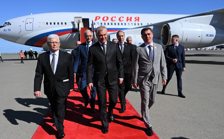 Председатель Госдумы России Вячеслав Володин прибыл в Азербайджан 