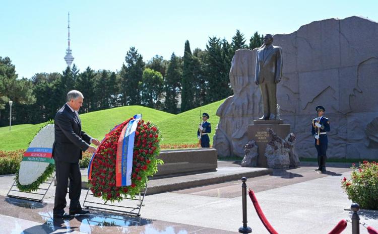State Duma Chairman Visits Great Leader’s Graveside, Martyrs’ Lane 