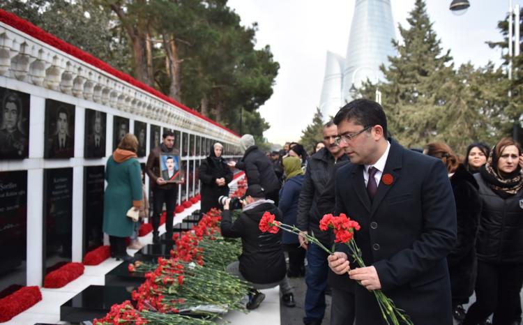 MEDİA-nın kollektivi Şəhidlər xiyabanını ziyarət edib 