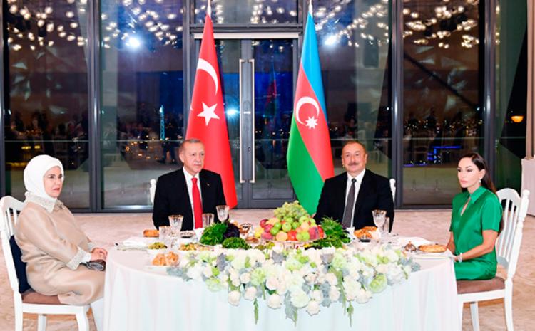 Ərdoğanın şərəfinə "Gülüstan" sarayında ziyafət verilir 