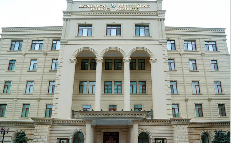 Министр обороны совершает визит в ОАЭ 
