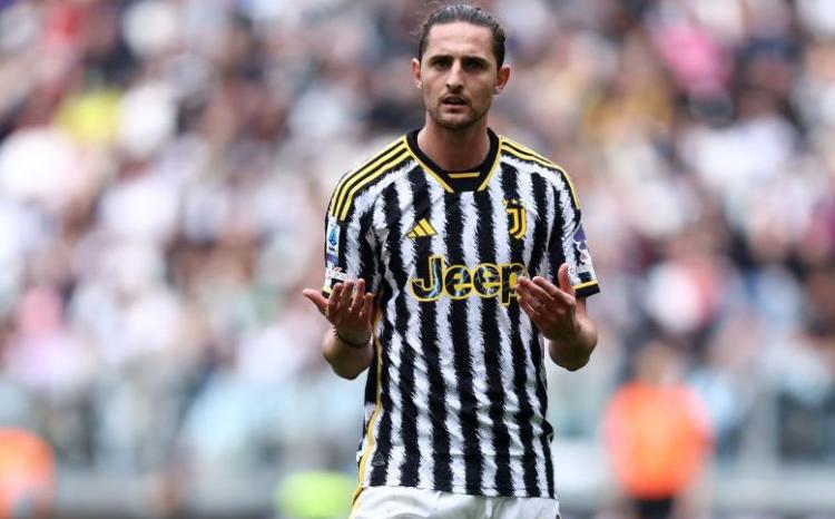 “Milan” əzəli rəqibinin futbolçusunu almaq istəyir 