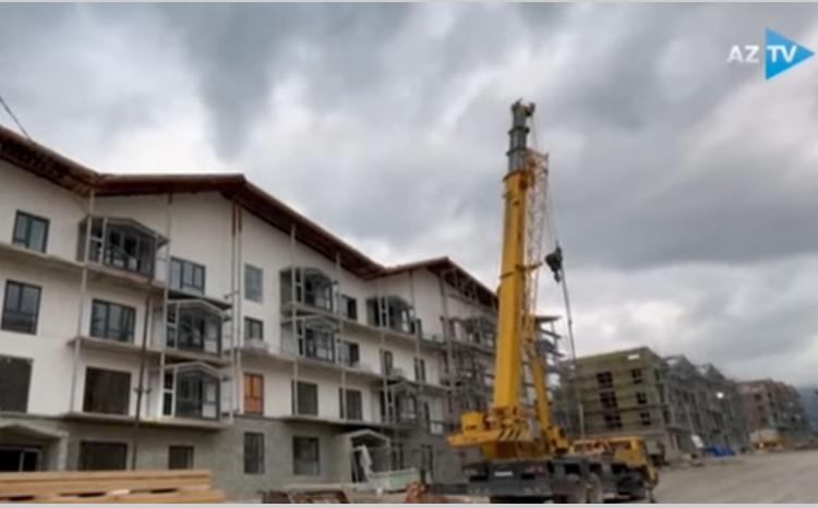 Kəlbəcərdə yeni tikilən evlərin GÖRÜNTÜLƏRİ BİRBAŞA BAĞLANTIDA 