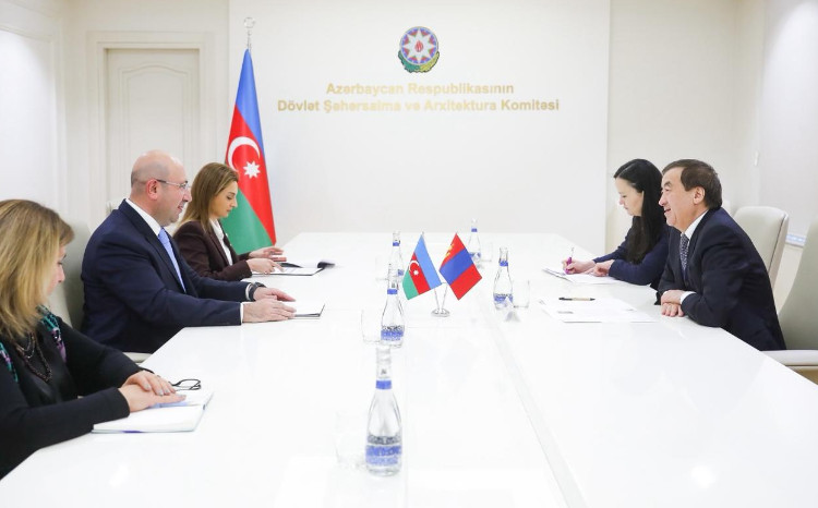 Анар Гулиев обсудил с послом Монголии вопросы градостроительства и участие в WUF13 