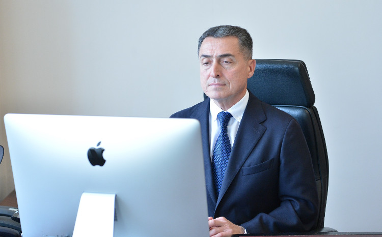 Milli Məclisin Hüquq siyasəti və dövlət quruculuğu komitəsinin videokonfrans formatında iclası keçirilib 