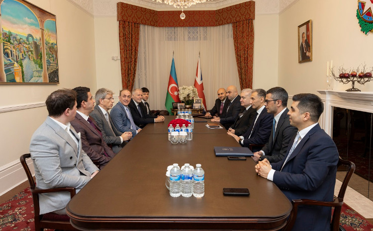 Nazir Rəşad Nəbiyev “Entrust” şirkətinin nümayəndələri ilə görüşüb 