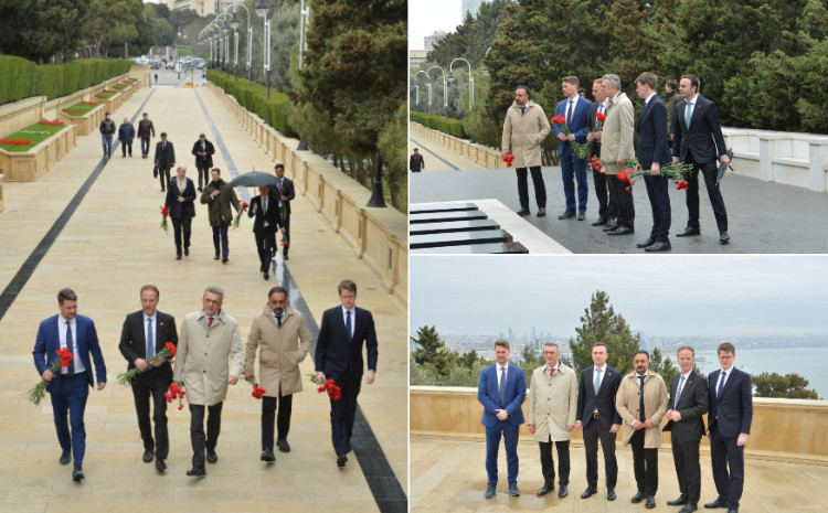 Almaniya parlament nümayəndə heyəti Şəhidlər xiyabanını ziyarət edib 