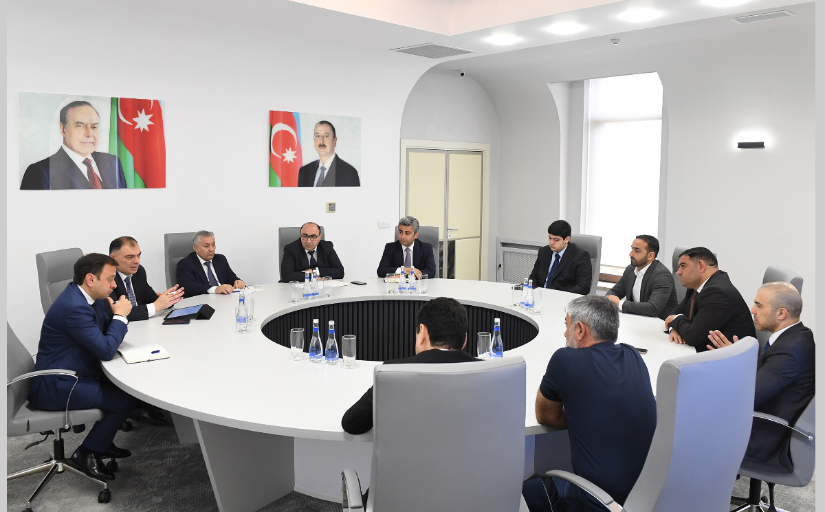 “Azərişıq” ASC və “Ticarət Şəbəkələrinin İnkişafı” İctimai Birliyinin nümayəndələri arasında görüş keçirilib 